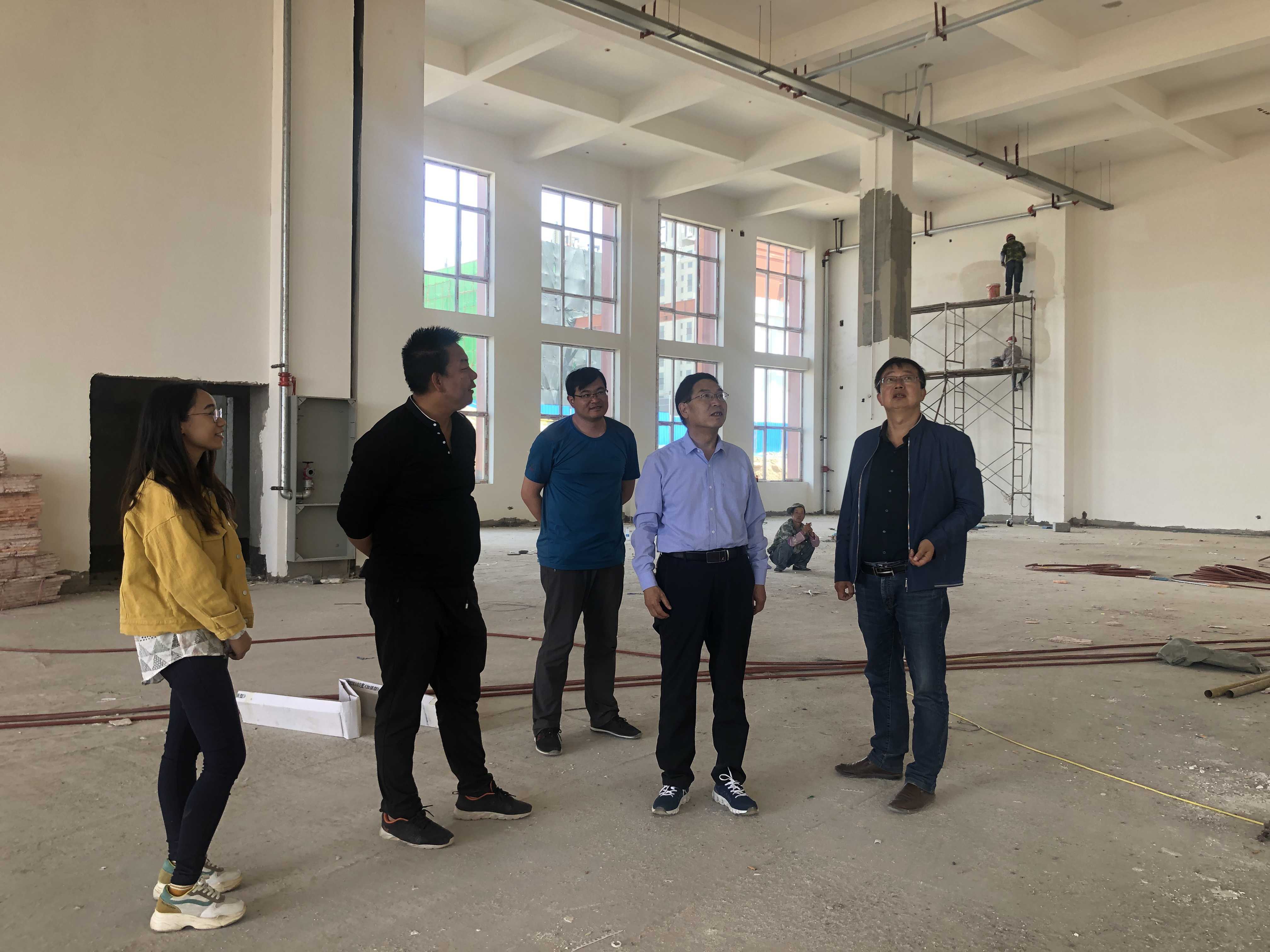 市审计局审计组实地勘察山丹培黎学校建设项目
