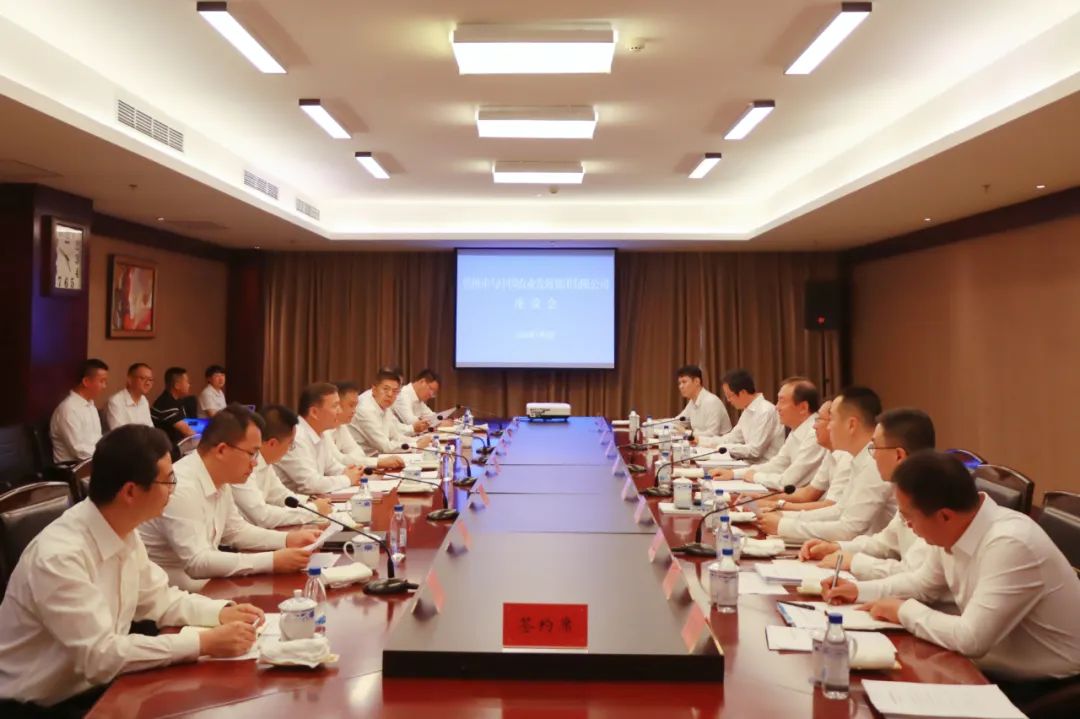 叶尔波力·孜汗与中国农业发展集团有限公司董事长孔繁新奥瑞德光电股份有限公司董事黄凤英座谈