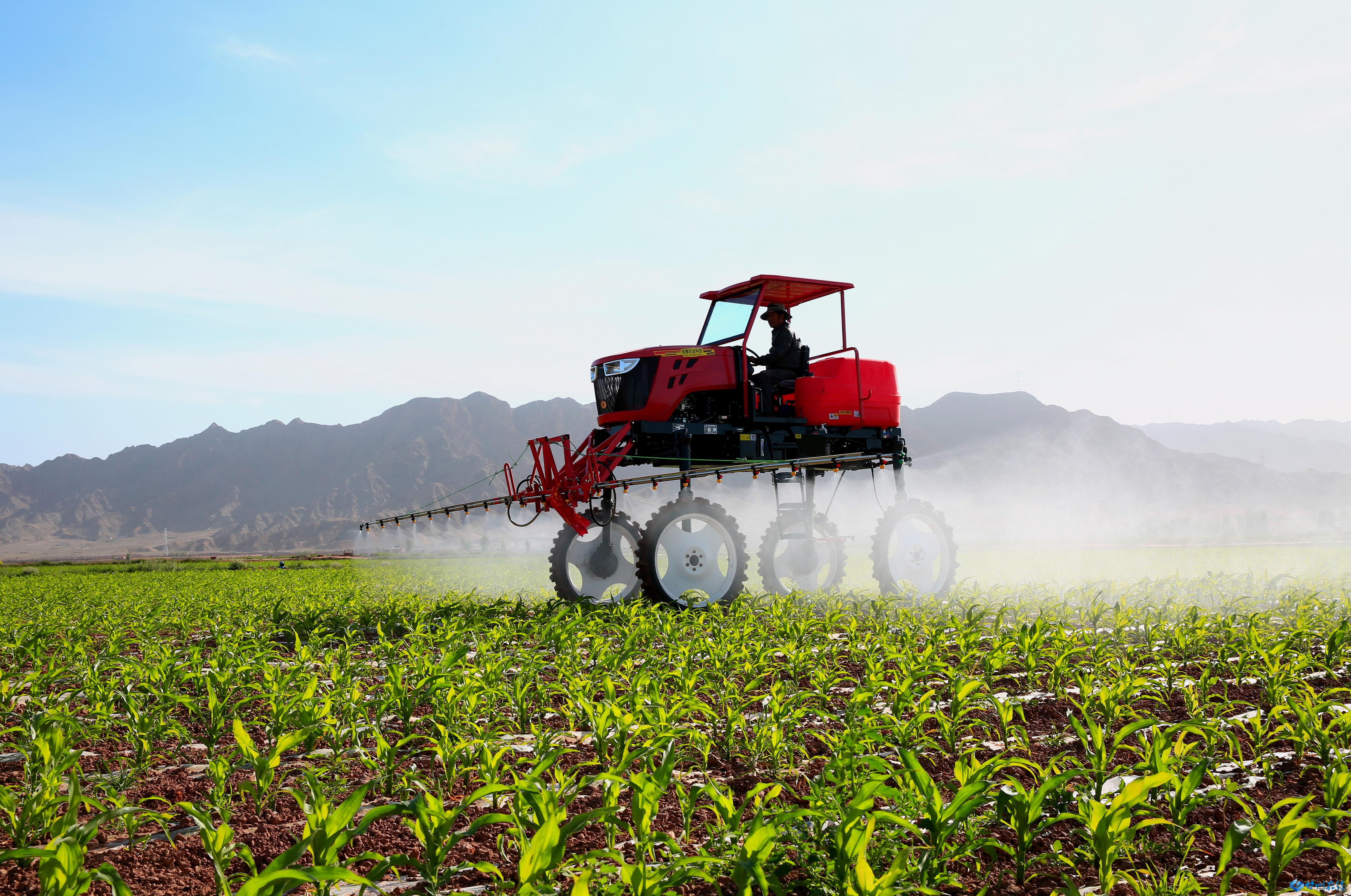 张掖市农业农村局-张掖甘州:高标准农田机械作业忙