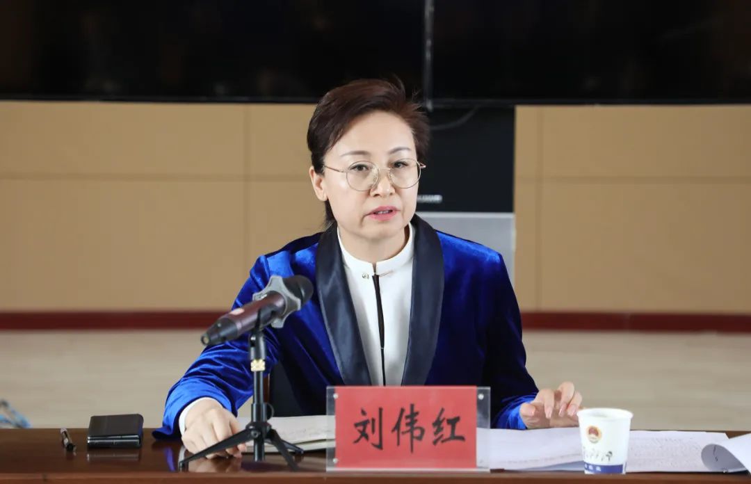 刘伟红参加县委书记县长每月一题面对面解决群众急难愁盼问题座谈会